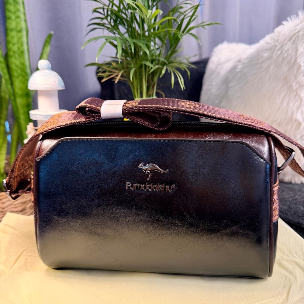 FUMDDAISHU FASHION Soft Leather Crossbody Versatile Boston Bag Black and Brown - Picture 3 of 15